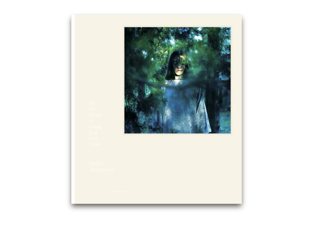 美本・山元彩香写真集 「We are Made of Grass〜」 サインあり 美本・山元彩香写真集 「We are Made of Grass〜」 サインあり
